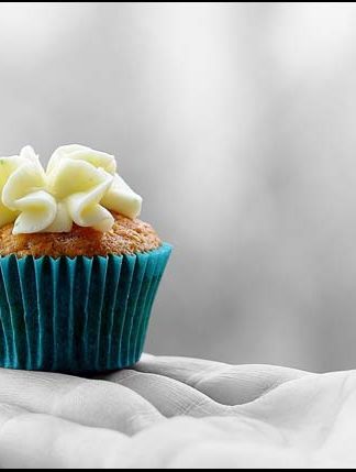 Cupcake in Hand - A3/A4 Picture - Glossy/Matte - Wall Art Decor